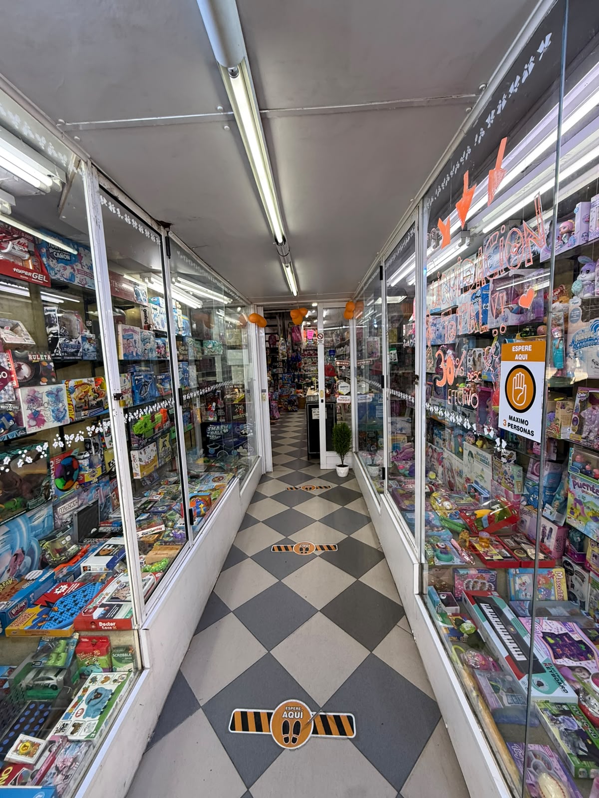 aparopropiedades - Local comercial sobre la peatonal Rivadavia 