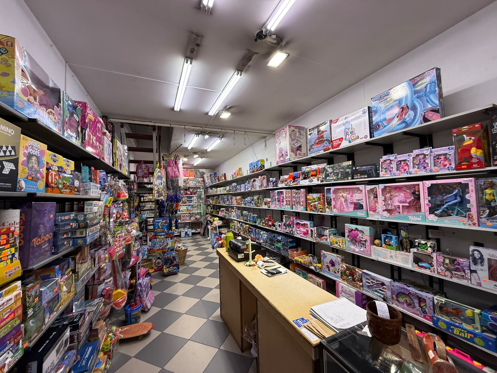 aparopropiedades - Local comercial sobre la peatonal Rivadavia 