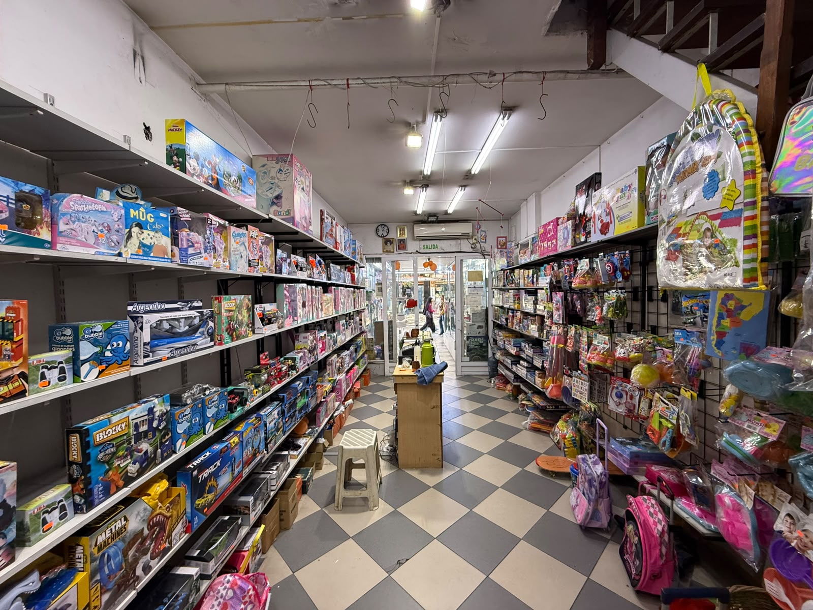 aparopropiedades - Local comercial sobre la peatonal Rivadavia 