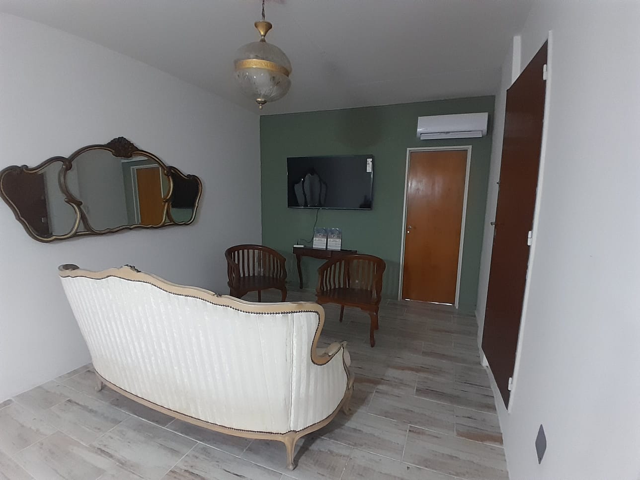 aparopropiedades - Departamento sobre Rivadavia en Alquiler