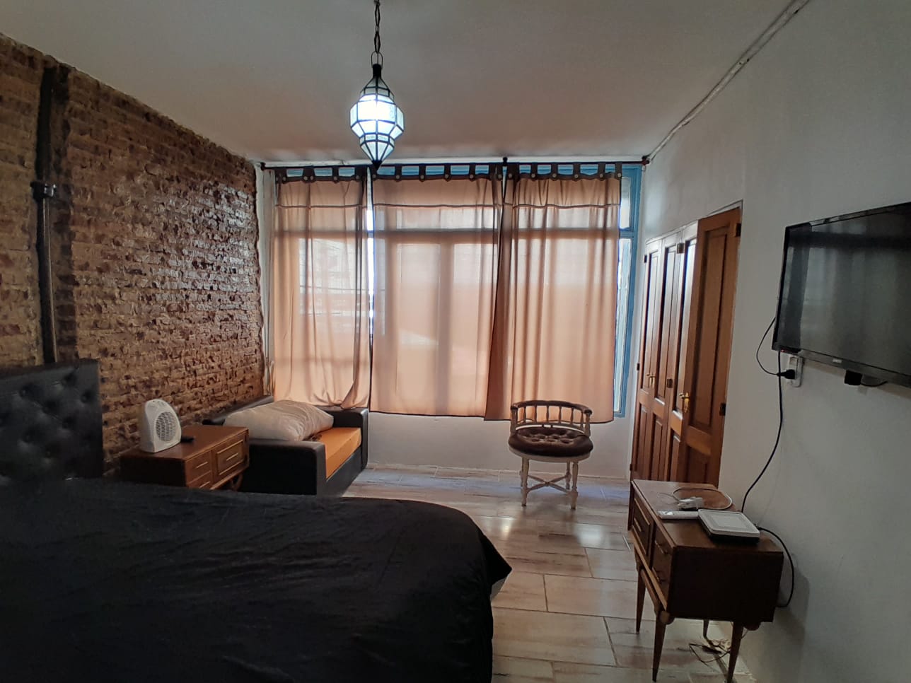 aparopropiedades - Departamento sobre Rivadavia en Alquiler