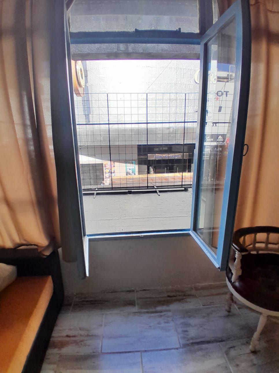 aparopropiedades - Departamento sobre Rivadavia en Alquiler