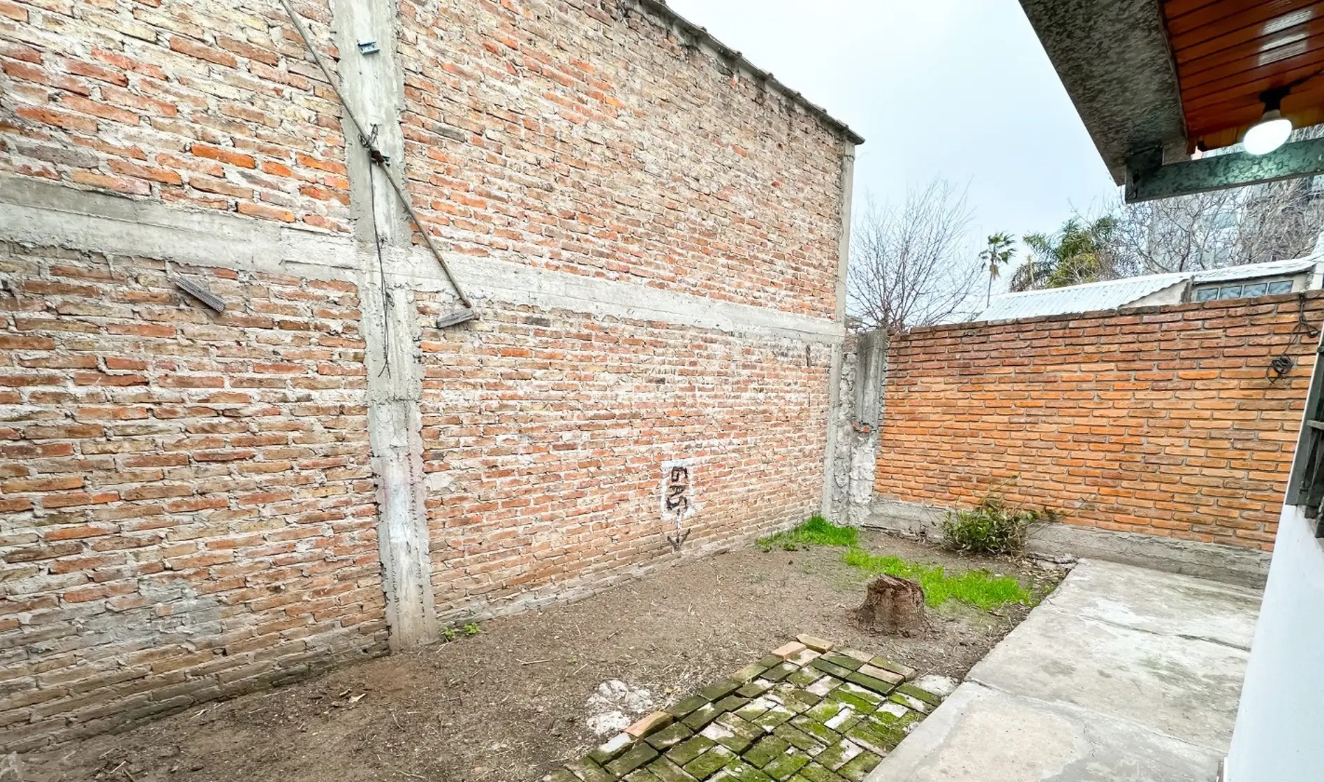 aparopropiedades - Departamento de 3 ambientes con patio en Ezpeleta