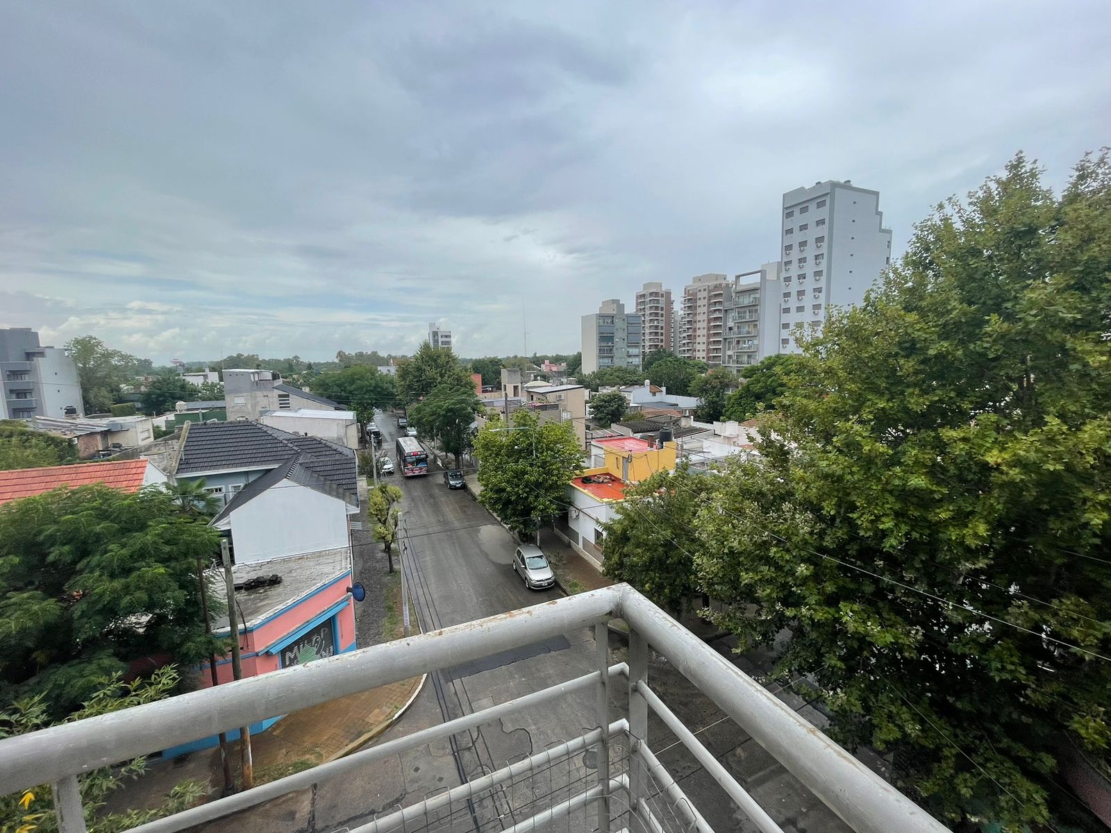 aparopropiedades - Departamento de 2 ambientes con cochera en Quilmes centro