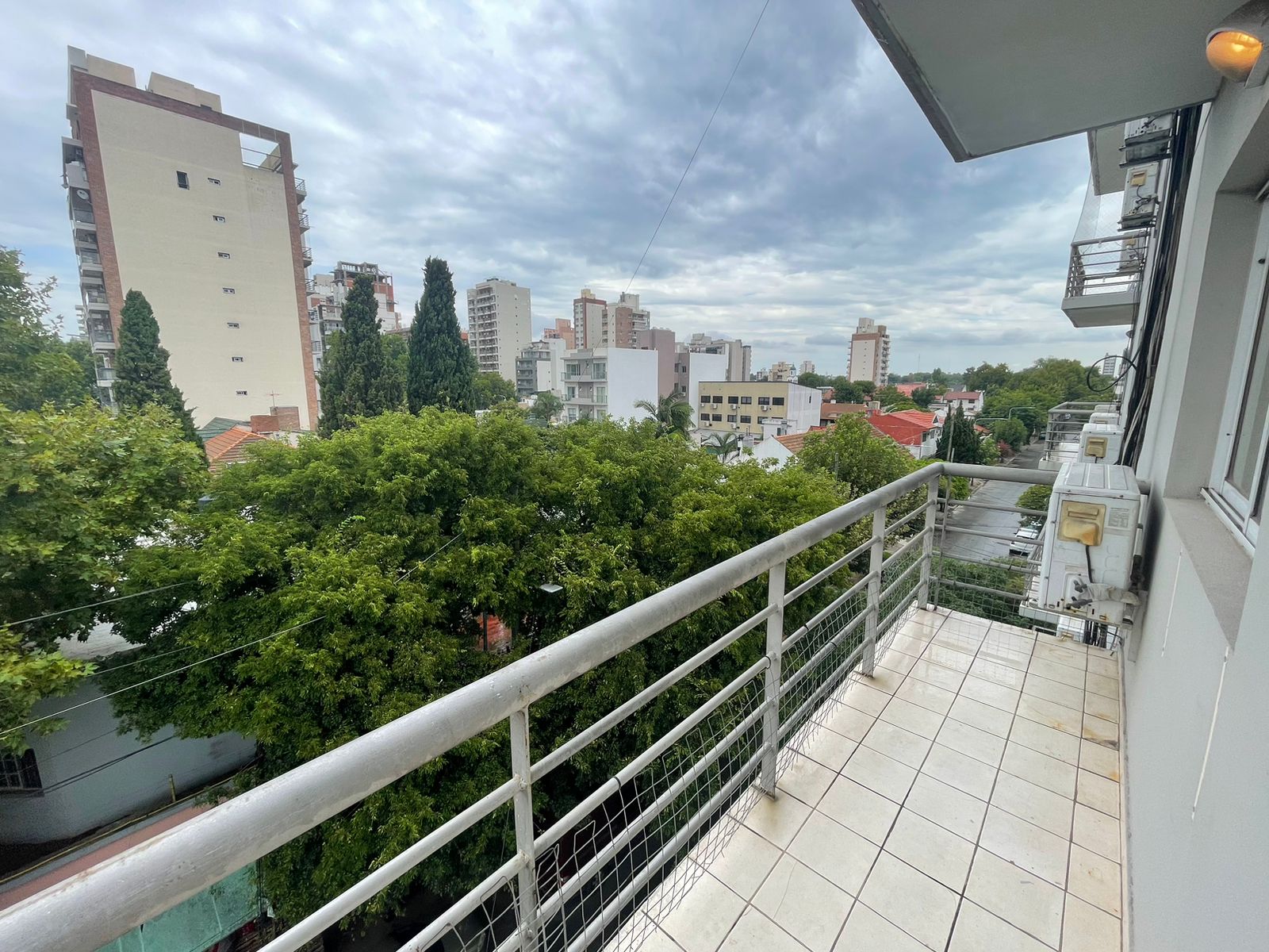 aparopropiedades - Departamento de 2 ambientes con cochera en Quilmes centro
