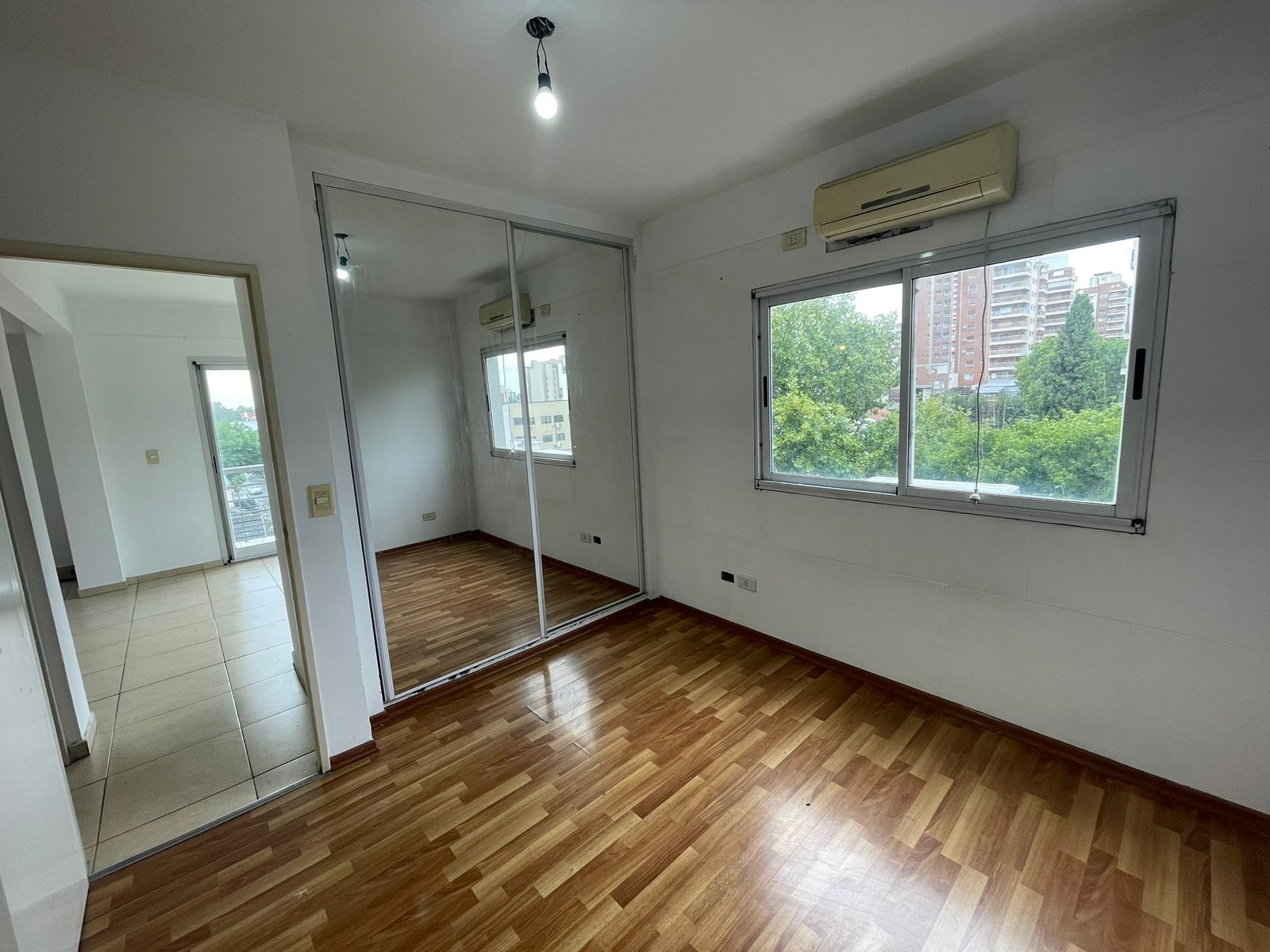 aparopropiedades - Departamento de 2 ambientes con cochera en Quilmes centro