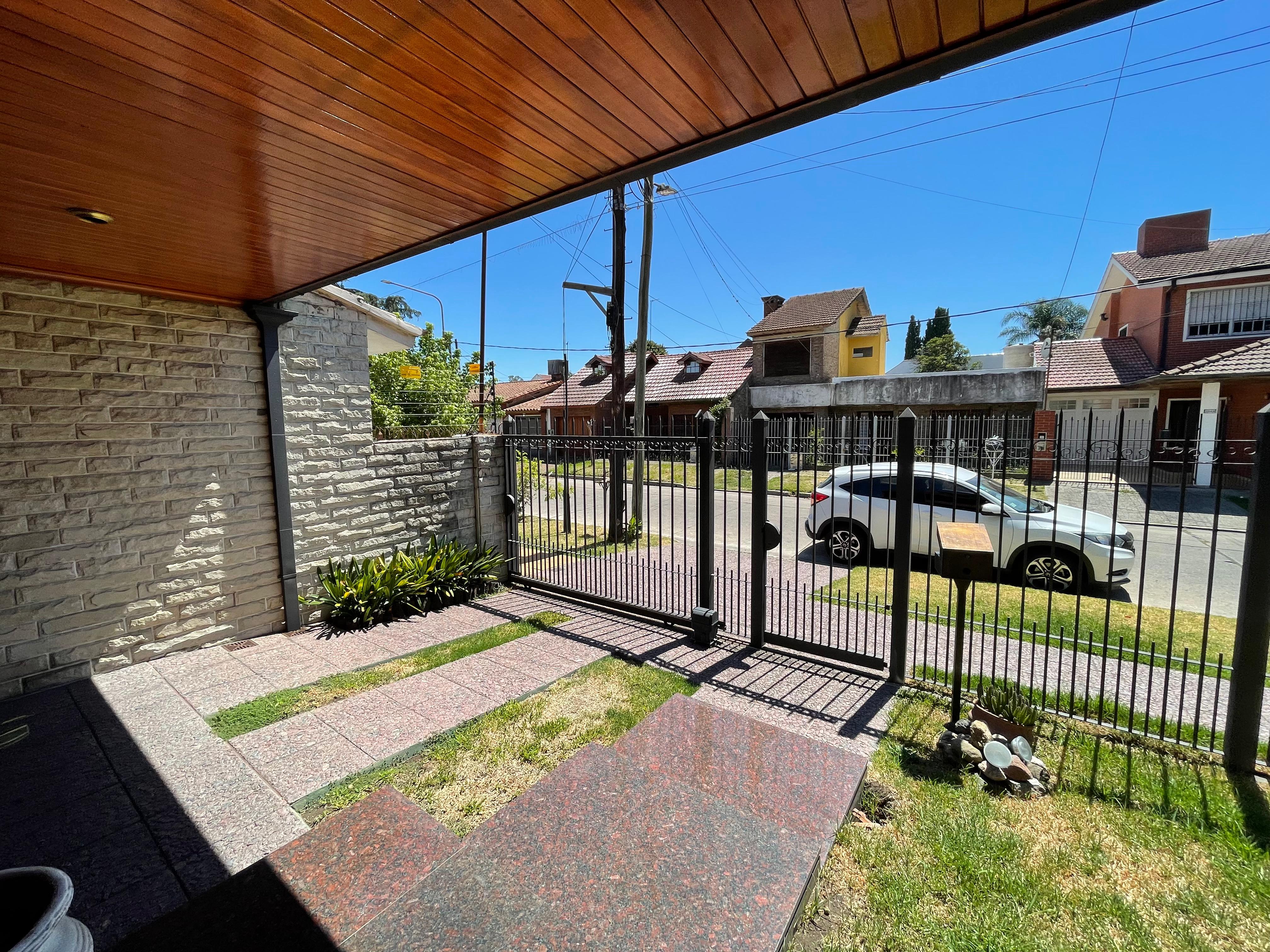 aparopropiedades - Chalet en el Barrio Los Cedros a la venta