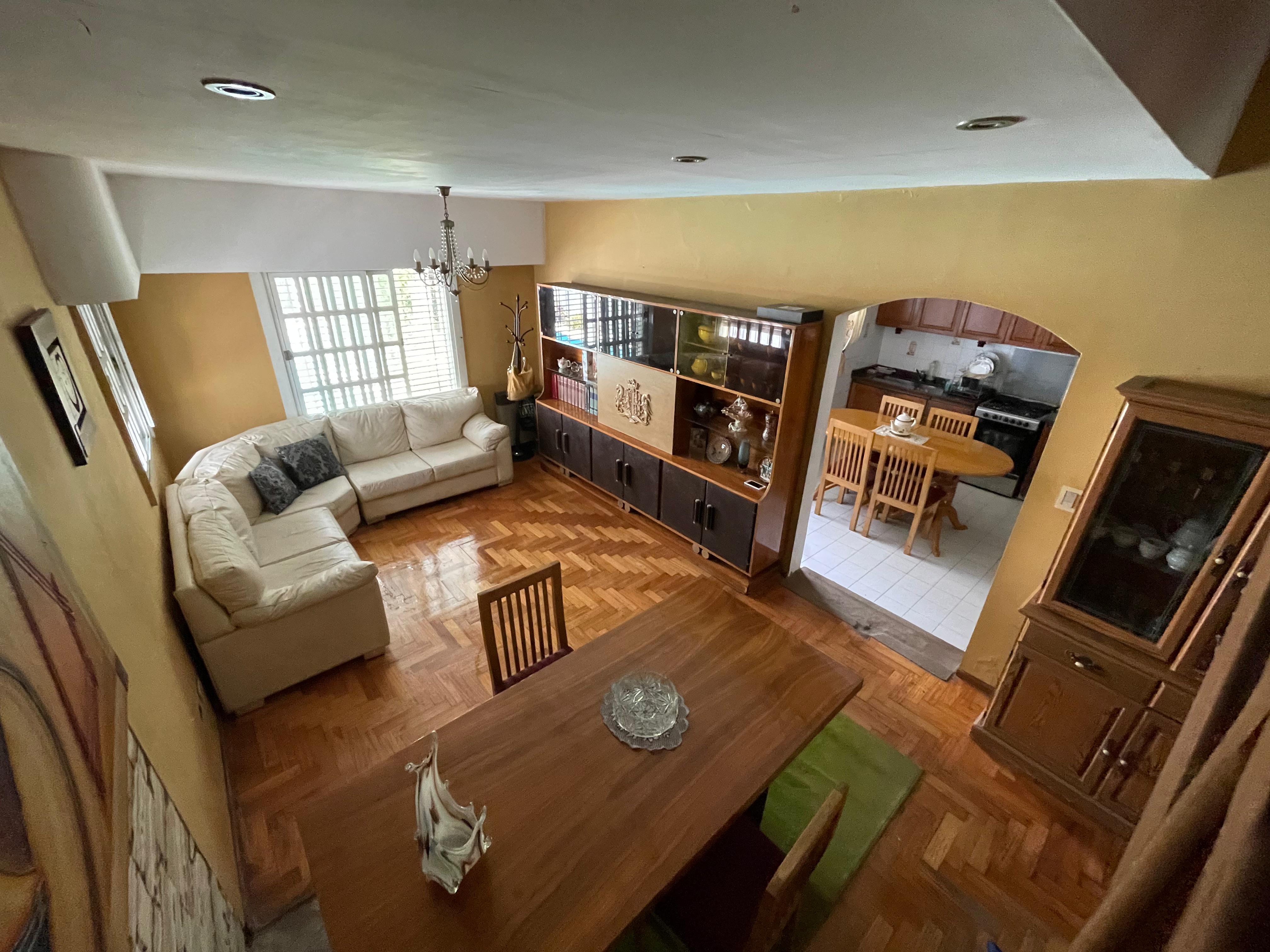aparopropiedades - Casa en dos Plantas a la venta