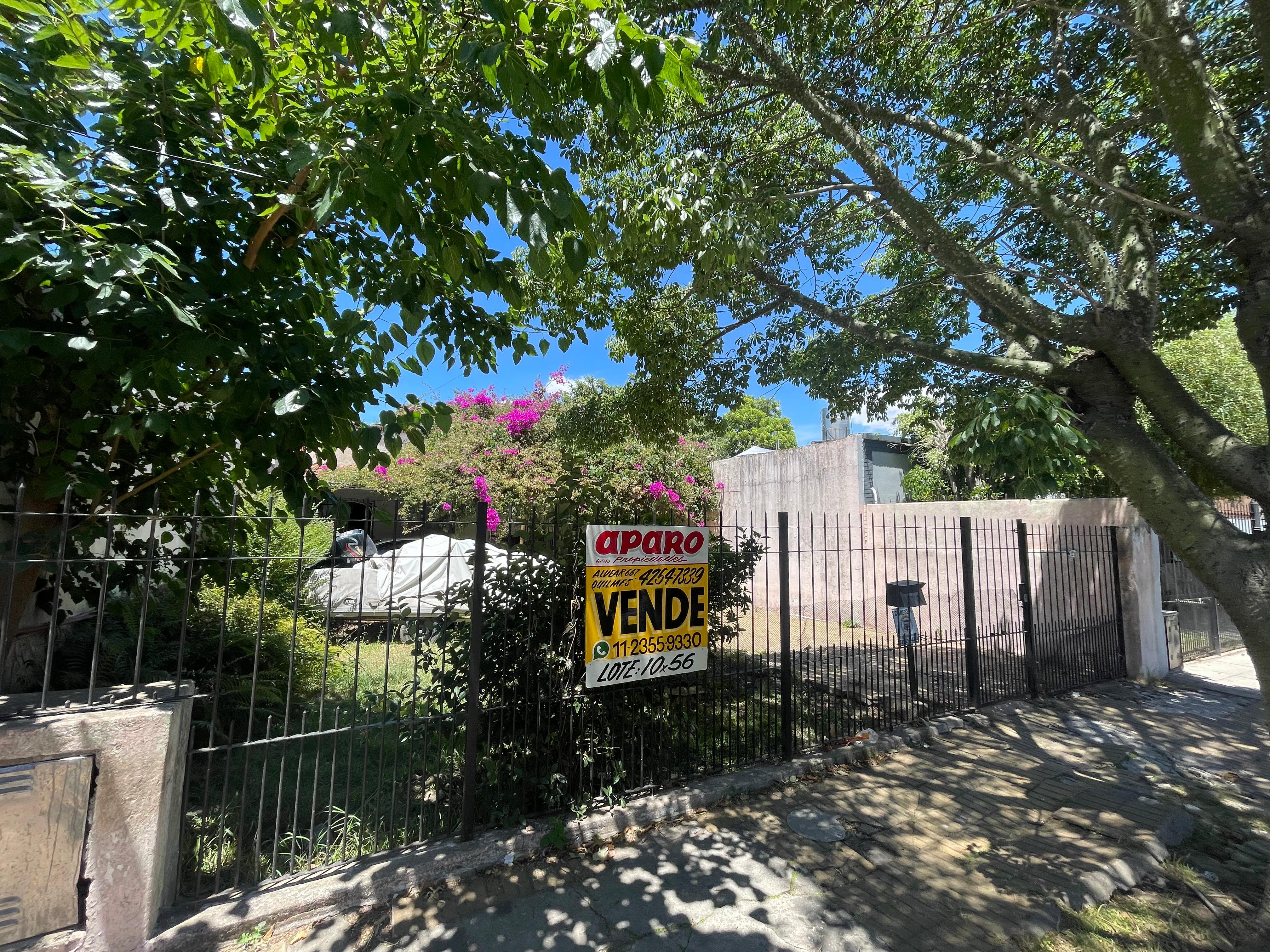 aparopropiedades - Casa con fondo en Quilmes Este a la venta