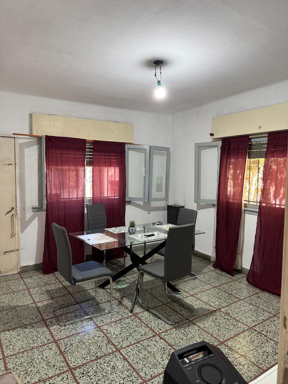 aparopropiedades - Casa con fondo en Quilmes Este a la venta
