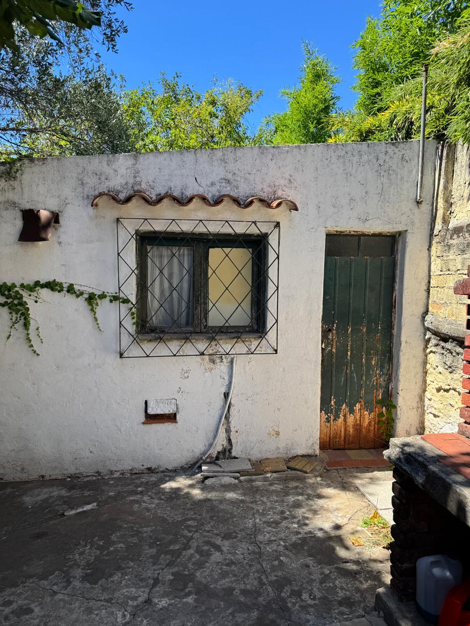 aparopropiedades - Casa con fondo en Quilmes Este a la venta