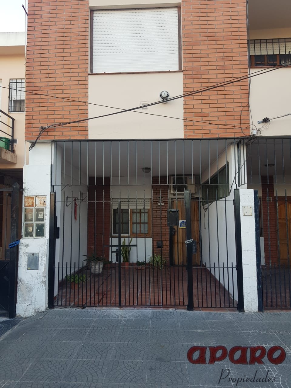 aparopropiedades - Departamento de 2 ambientes con cochera