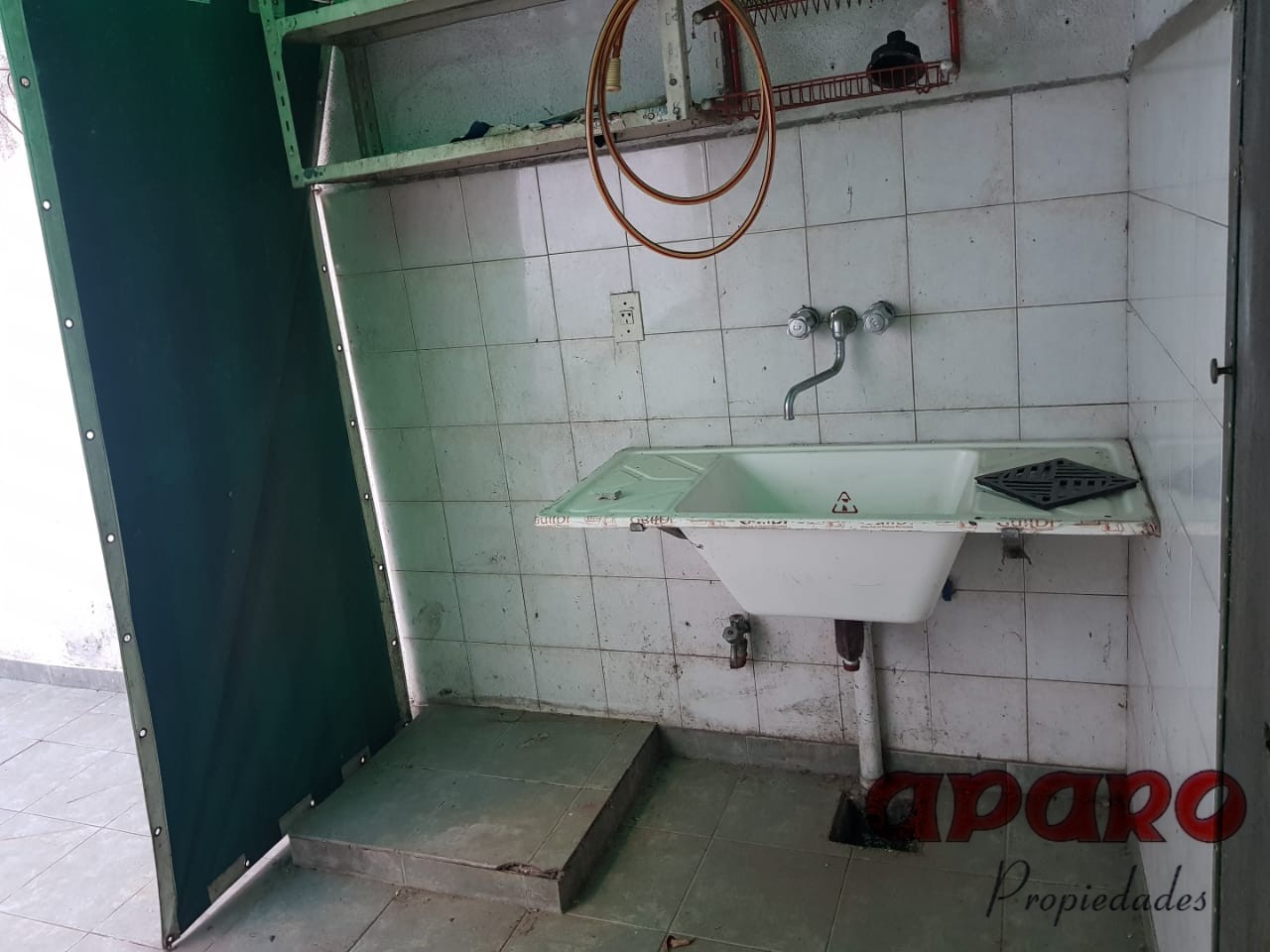 aparopropiedades - Departamento de 2 ambientes con cochera