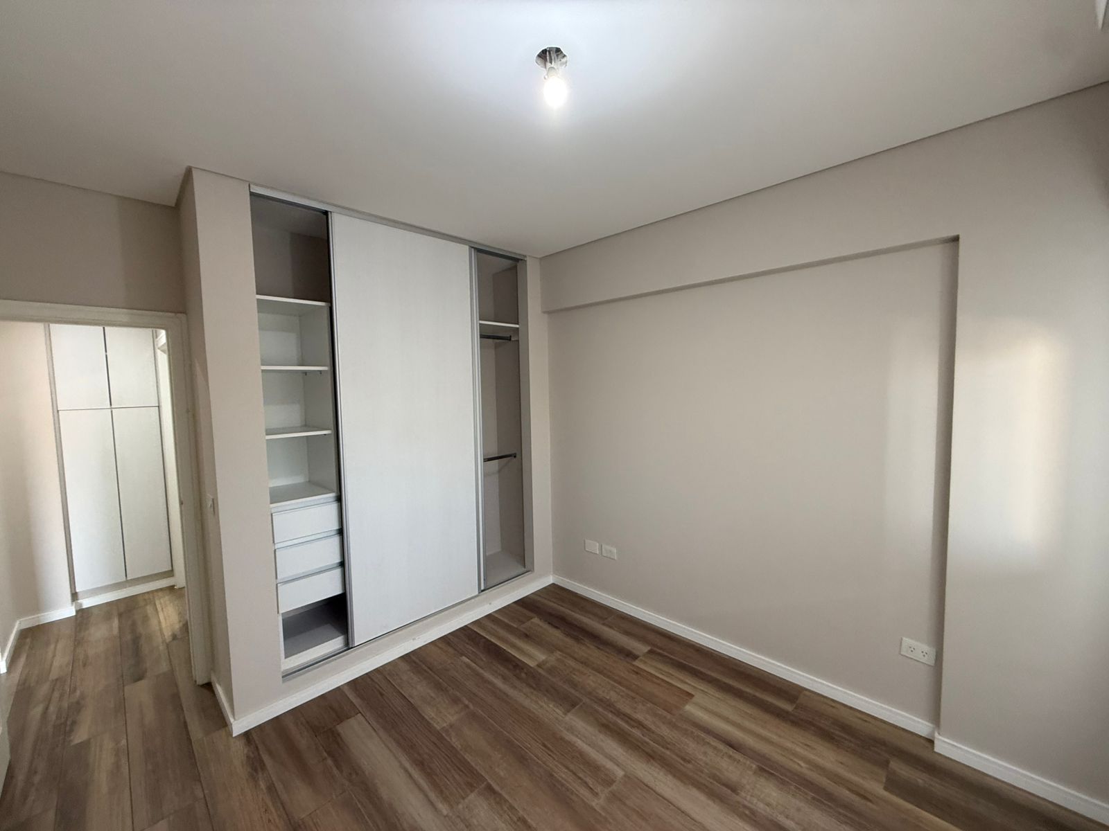 aparopropiedades - Departamento de 2 ambientes con cochera en Klover Plaza