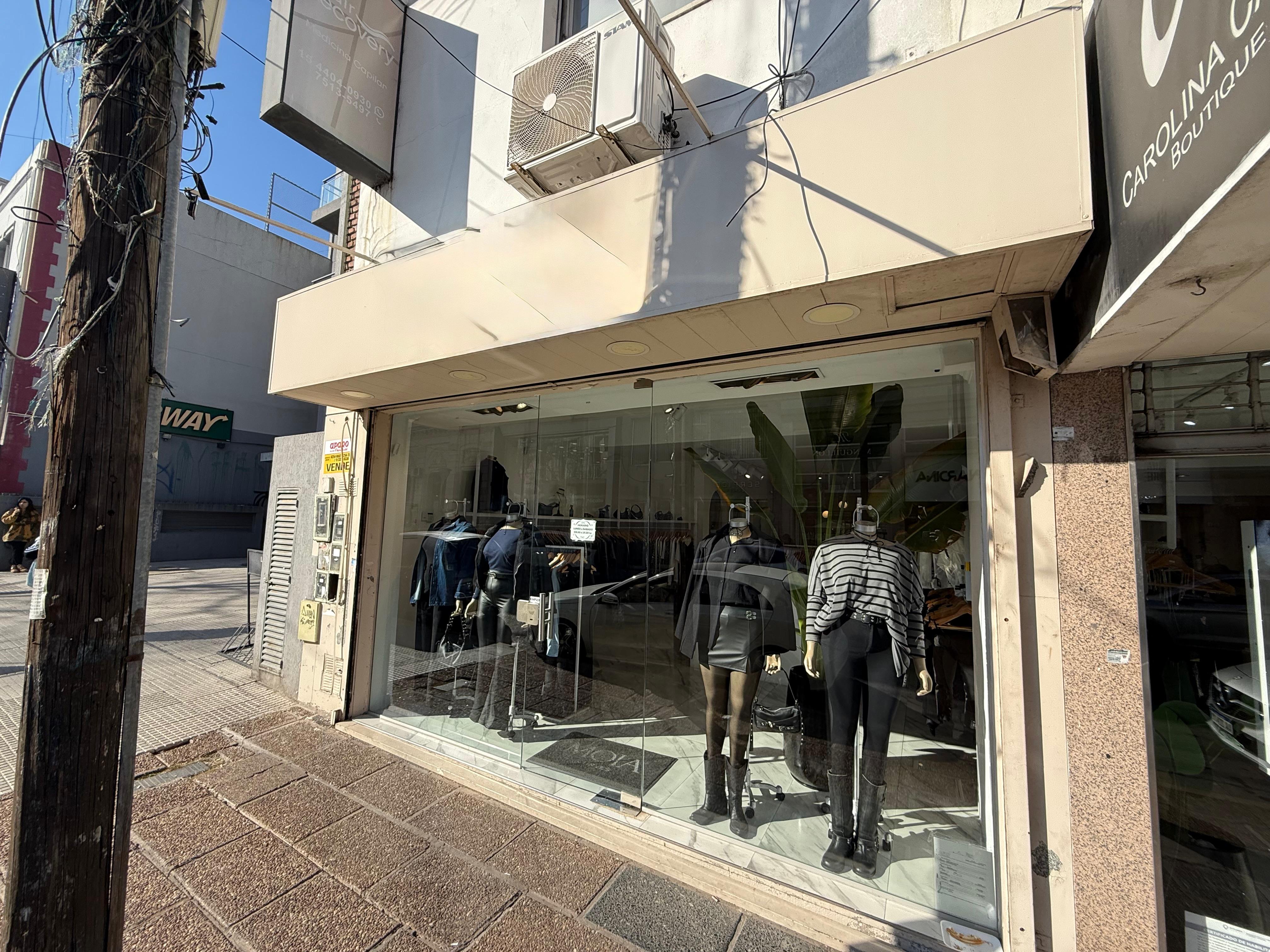 aparopropiedades - Local comercial sobre la calle Videla en Alquiler