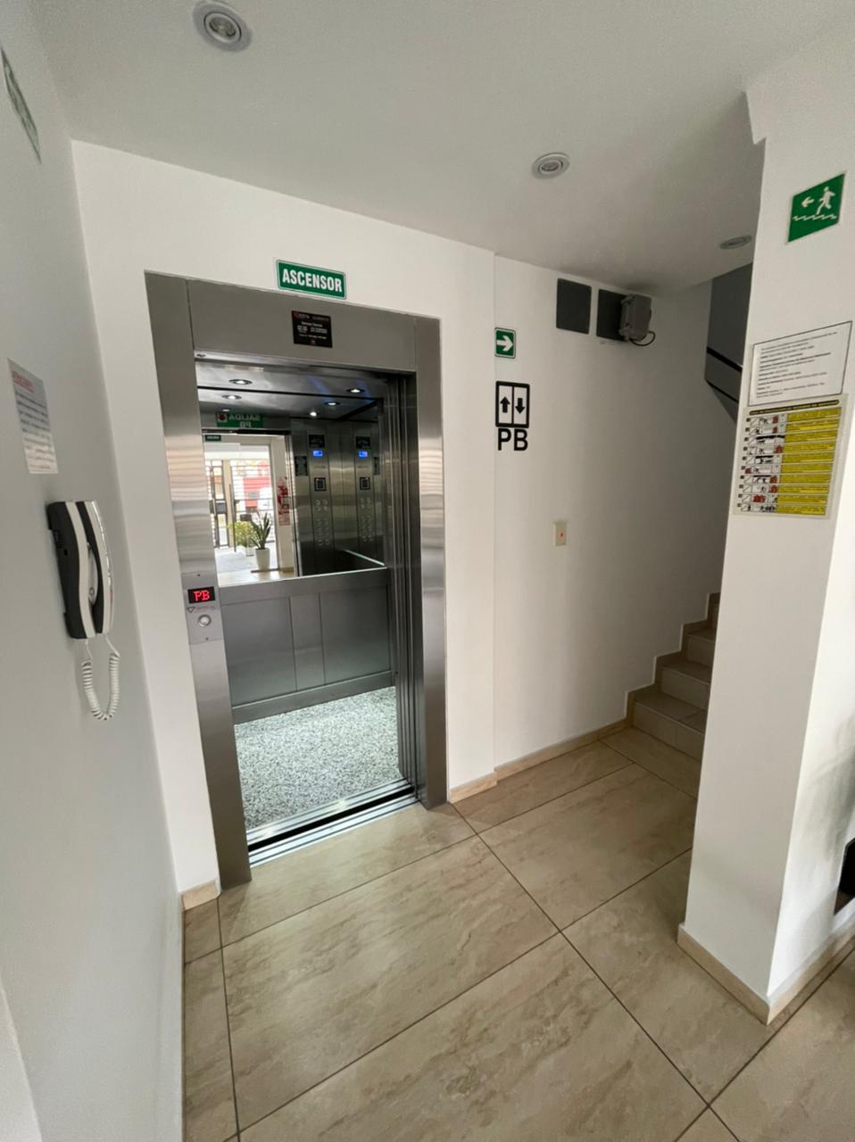 aparopropiedades - Exclusivo Semipiso de 2 ambientes a la venta – 4° Piso al Frente - Apto Crédito –