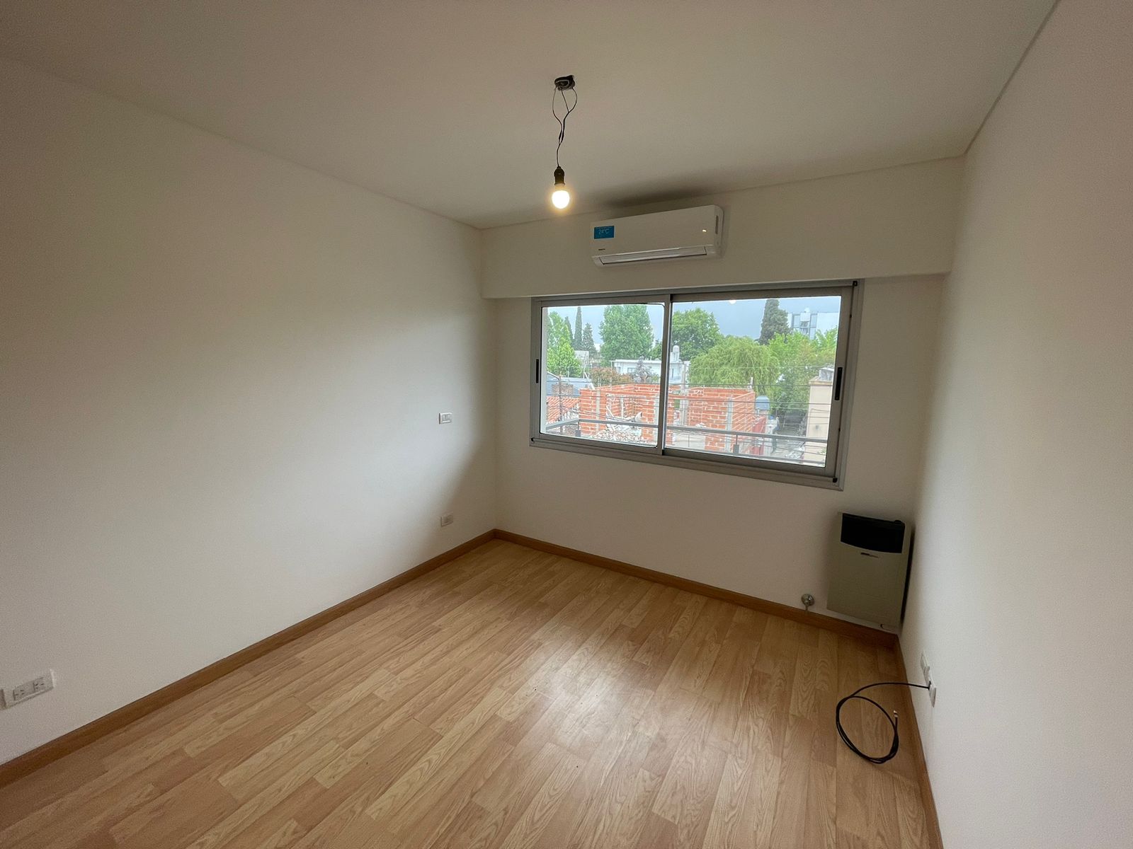 aparopropiedades - Exclusivo Semipiso de 2 ambientes a la venta – 4° Piso al Frente - Apto Crédito –