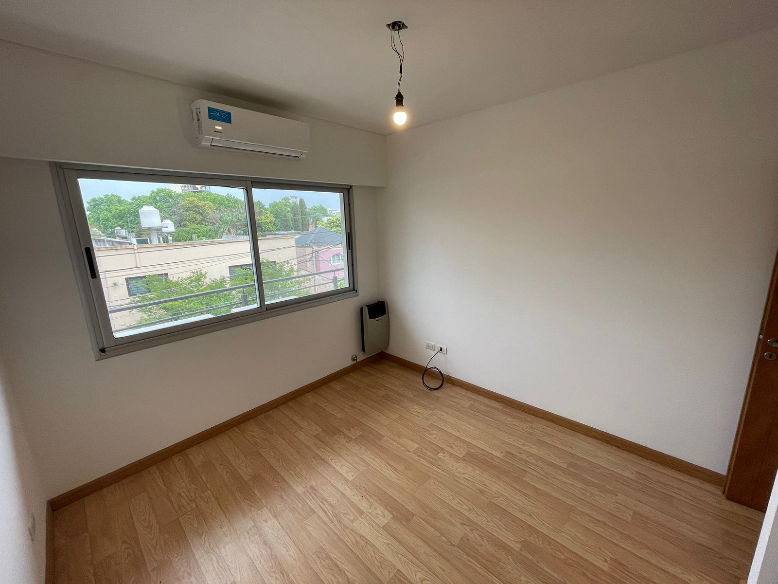 aparopropiedades - Exclusivo Semipiso de 2 ambientes a la venta – 4° Piso al Frente - Apto Crédito –