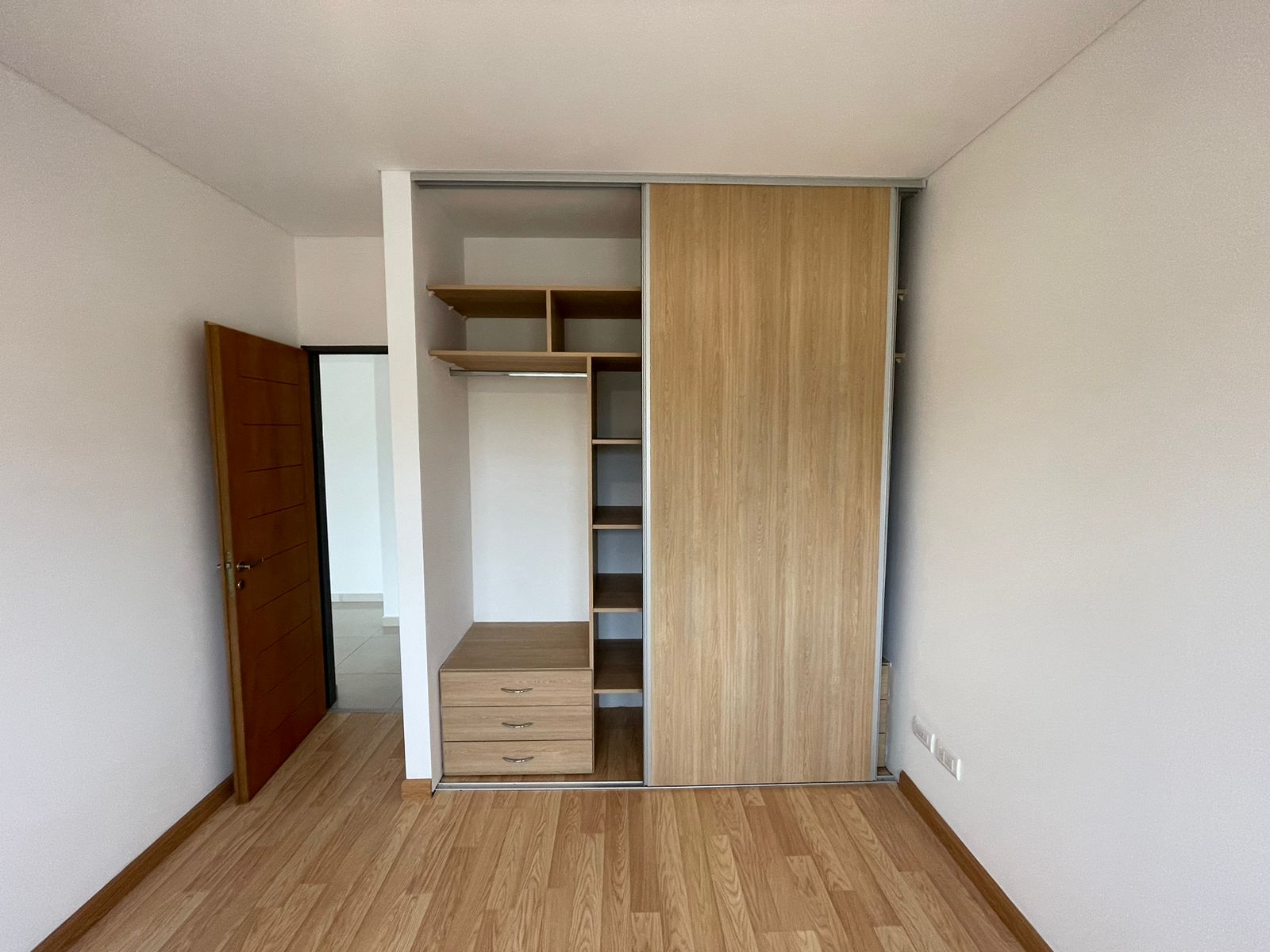 aparopropiedades - Exclusivo Semipiso de 2 ambientes a la venta – 4° Piso al Frente - Apto Crédito –