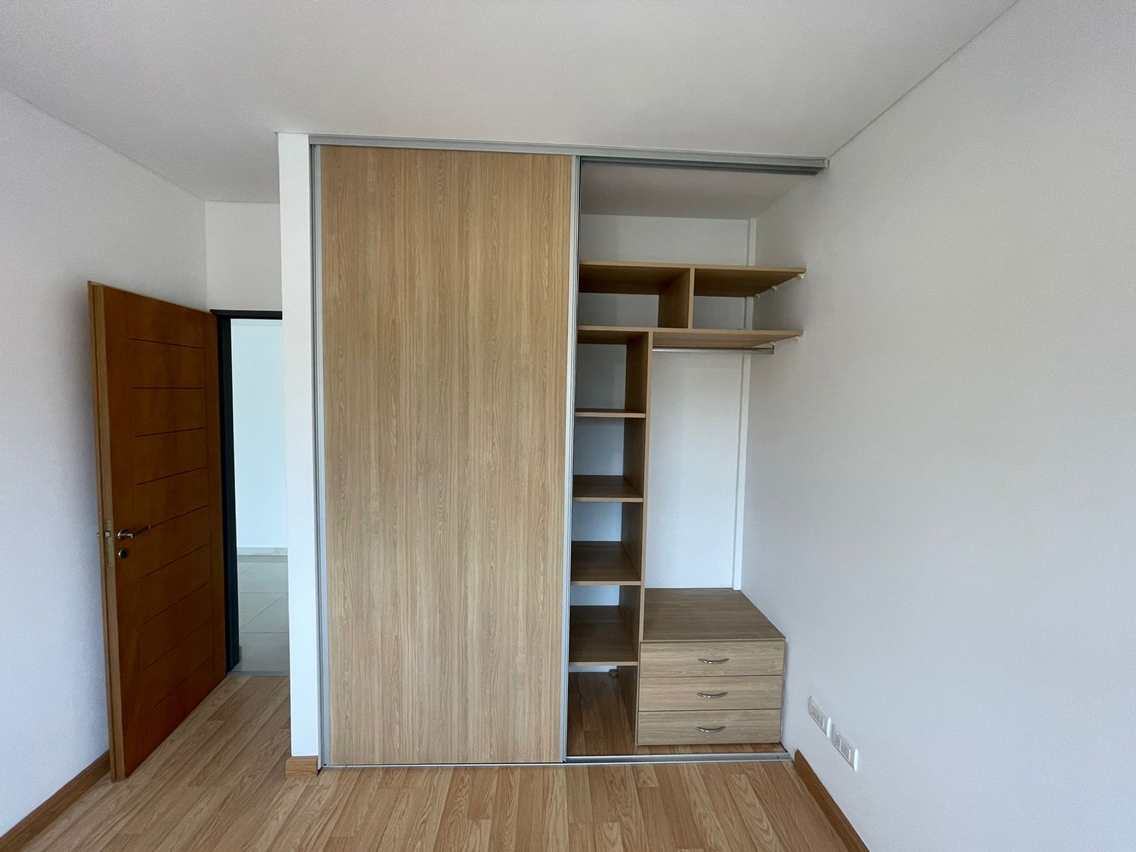 aparopropiedades - Exclusivo Semipiso de 2 ambientes a la venta – 4° Piso al Frente - Apto Crédito –