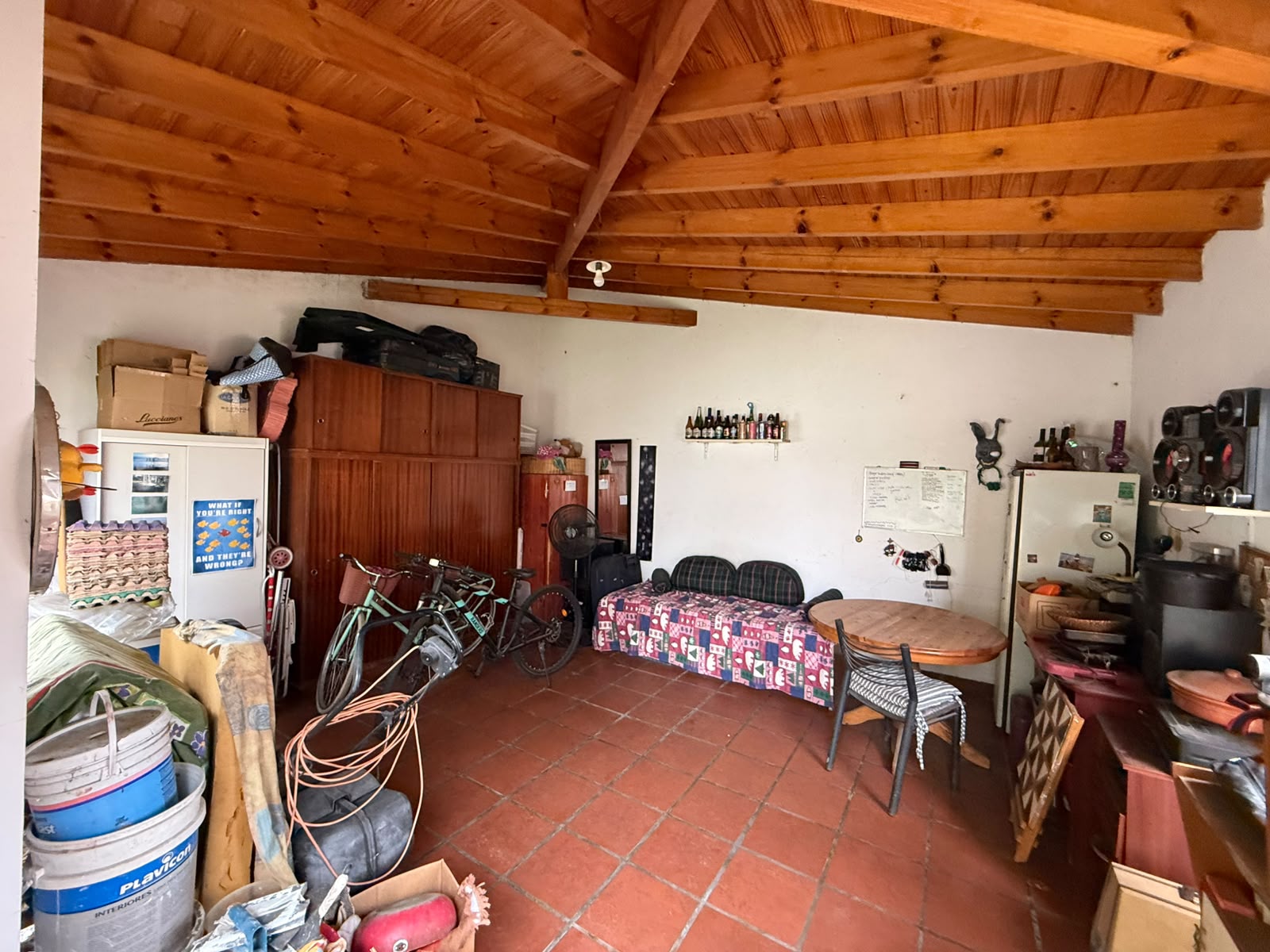 aparopropiedades - CASA EN ALQUILER SOBRE AMPLIO LOTE EN QUILMES