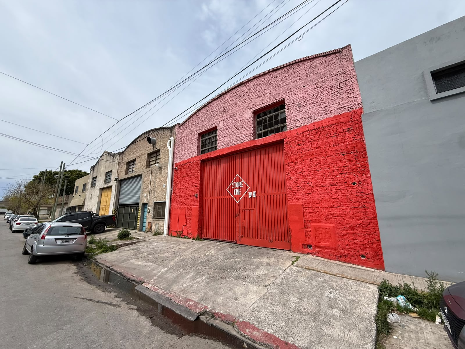 aparopropiedades - Local comercial sobre Avenida Calchaquí y Galpón 