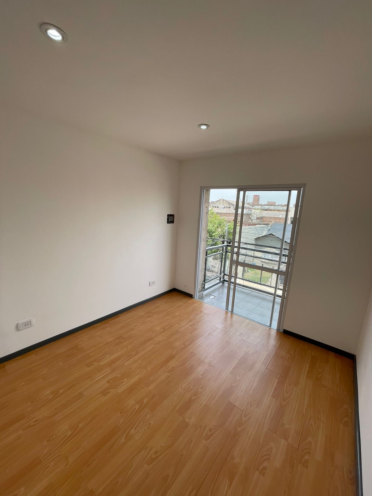 aparopropiedades - Departamento de 2 ambientes en bernal oeste