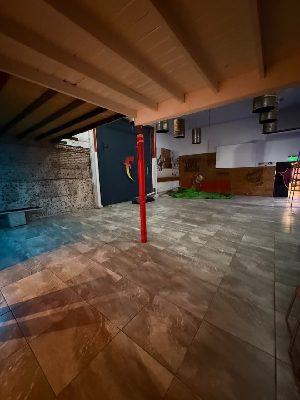 aparopropiedades - Local comercial/Salón en Quilmes centro