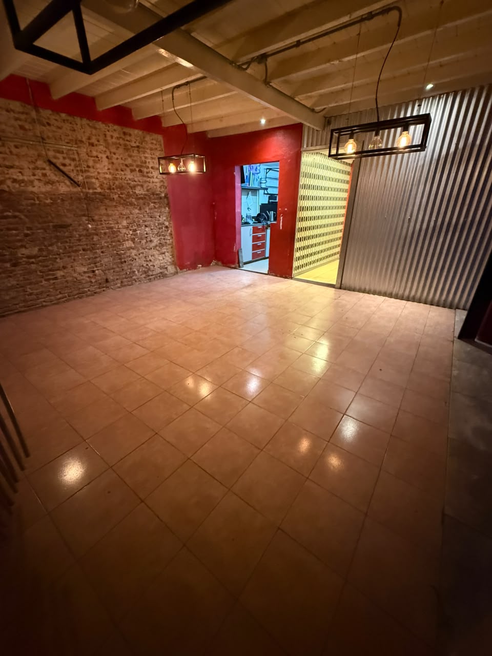aparopropiedades - Local comercial/Salón en Quilmes centro